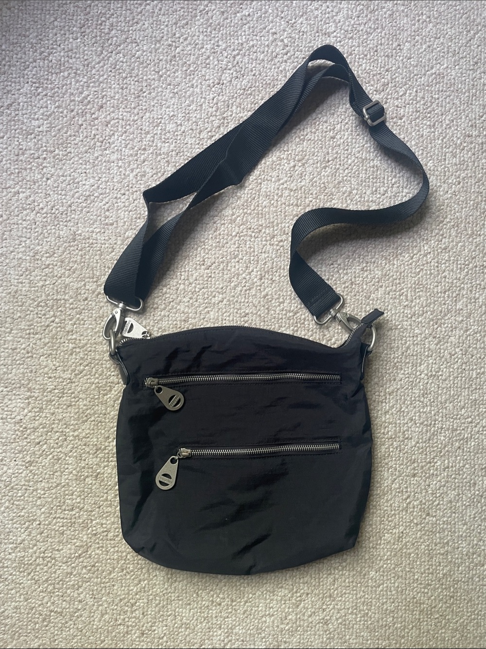 Baggallini New Yorker Black Lightweight Nylon Crossbody Bag LIKE NEW